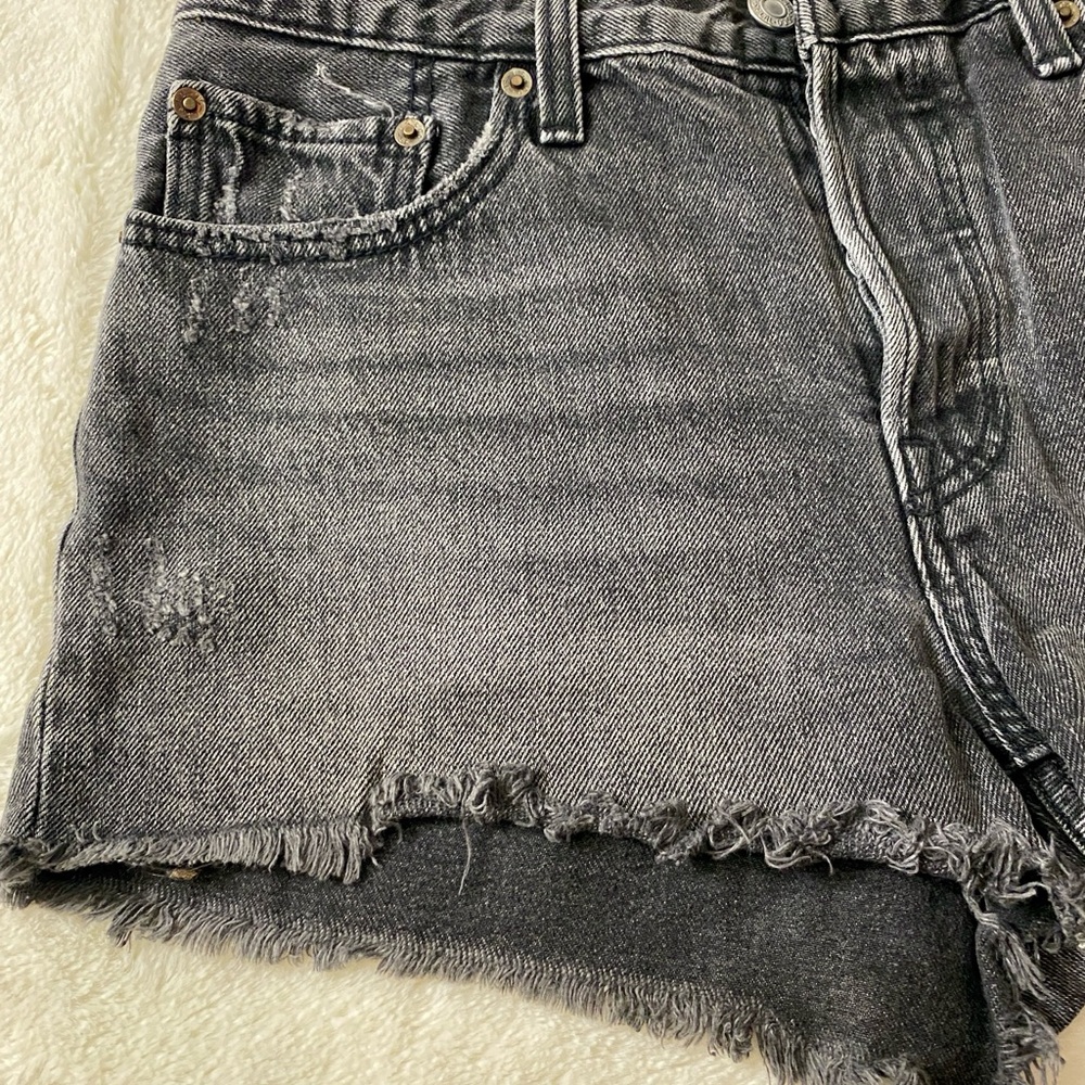 Levi’s Women's Black Denim Shorts - Picture 5 of 8